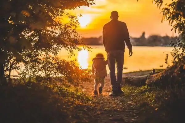 image of dad and child - parental alienation Eastleigh